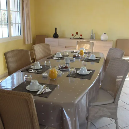 酒店 La Premesquoise 3*